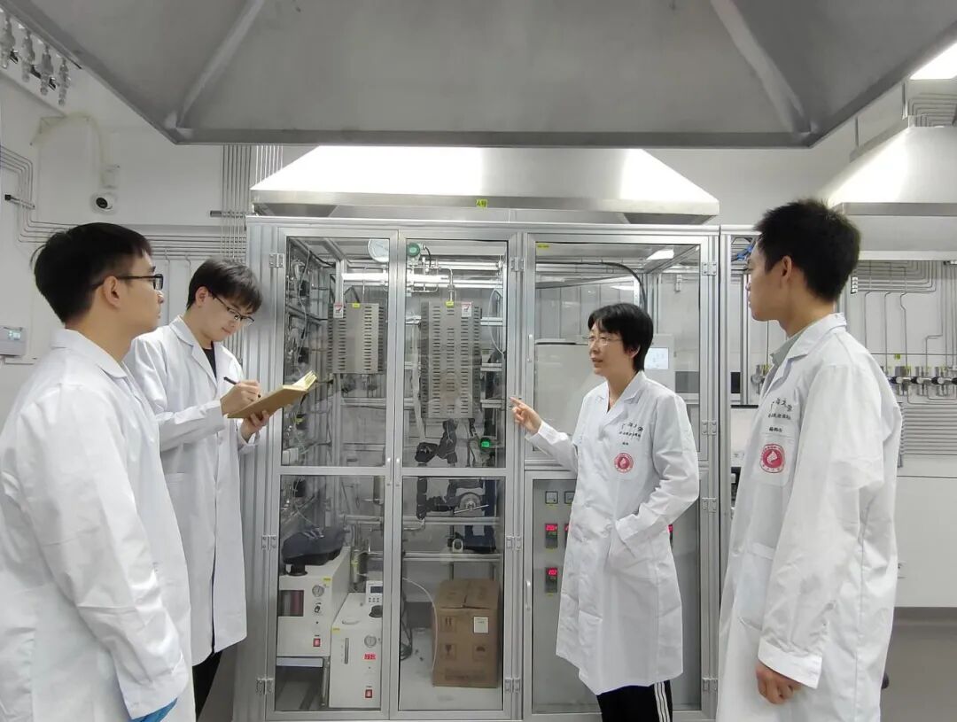 【每月名师】精益求精育英才，科教赋能兴八桂——记广西大学化学化工学院教授徐晶