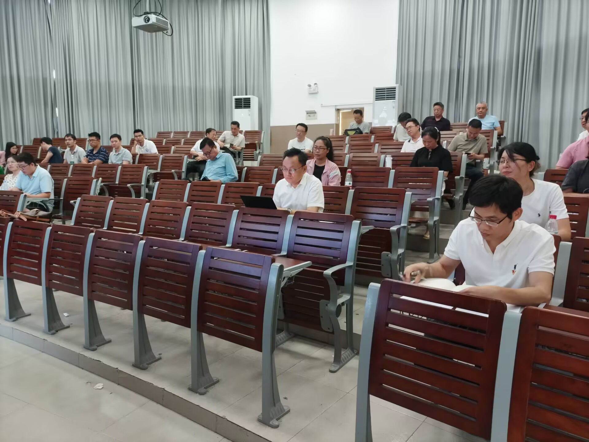 我院化工系召开基层教学组织研讨会