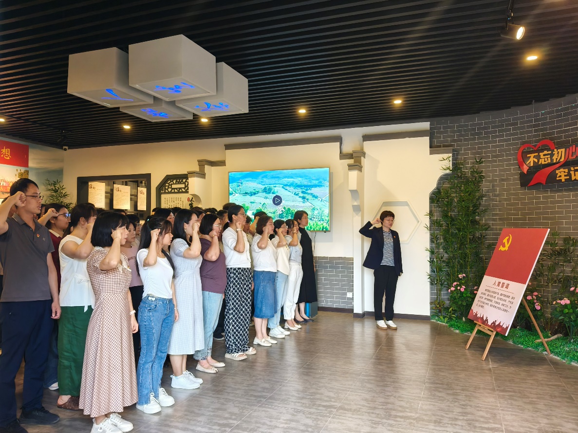 我院党委组织师生党员参观廉洁文化教育基地