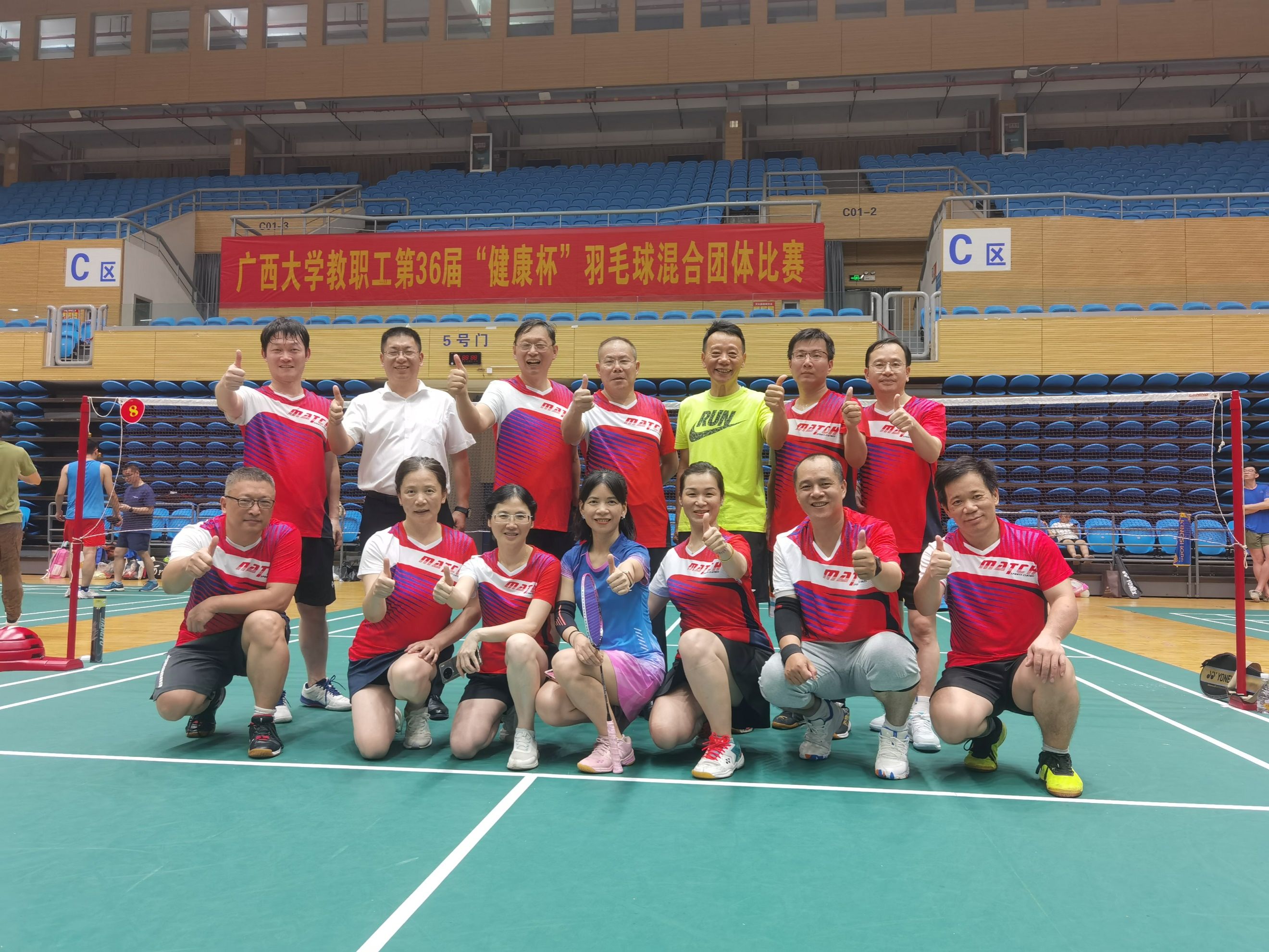 我院教职工队荣获校羽毛球赛甲级组亚军