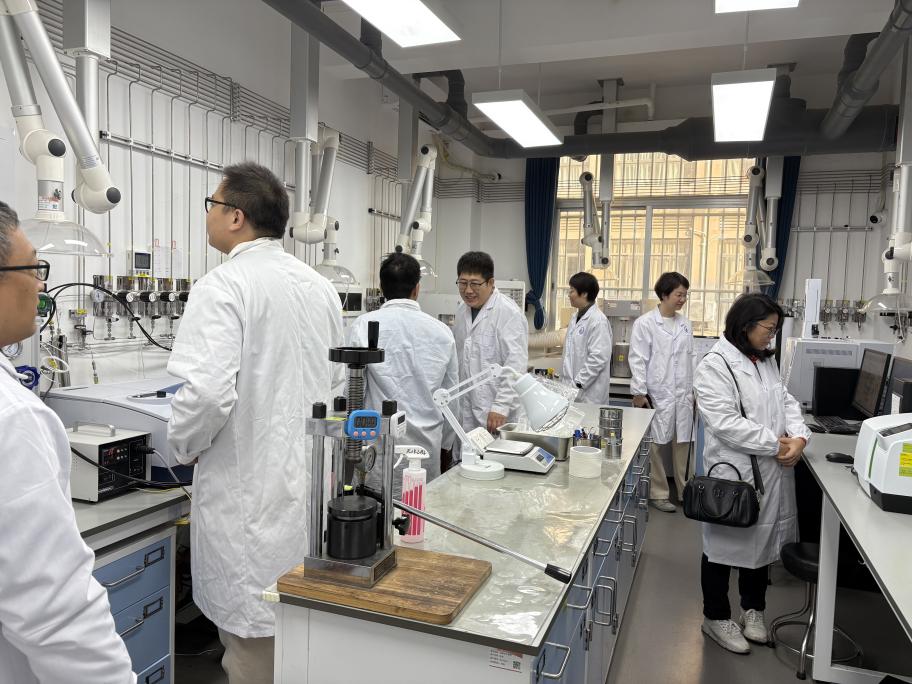 我院开展2024年秋季学期期末实验室安全大检查